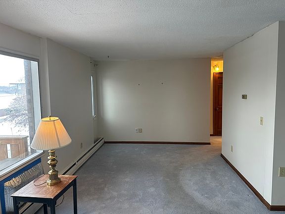 5th image of 201 Evergreen St #1-1C
