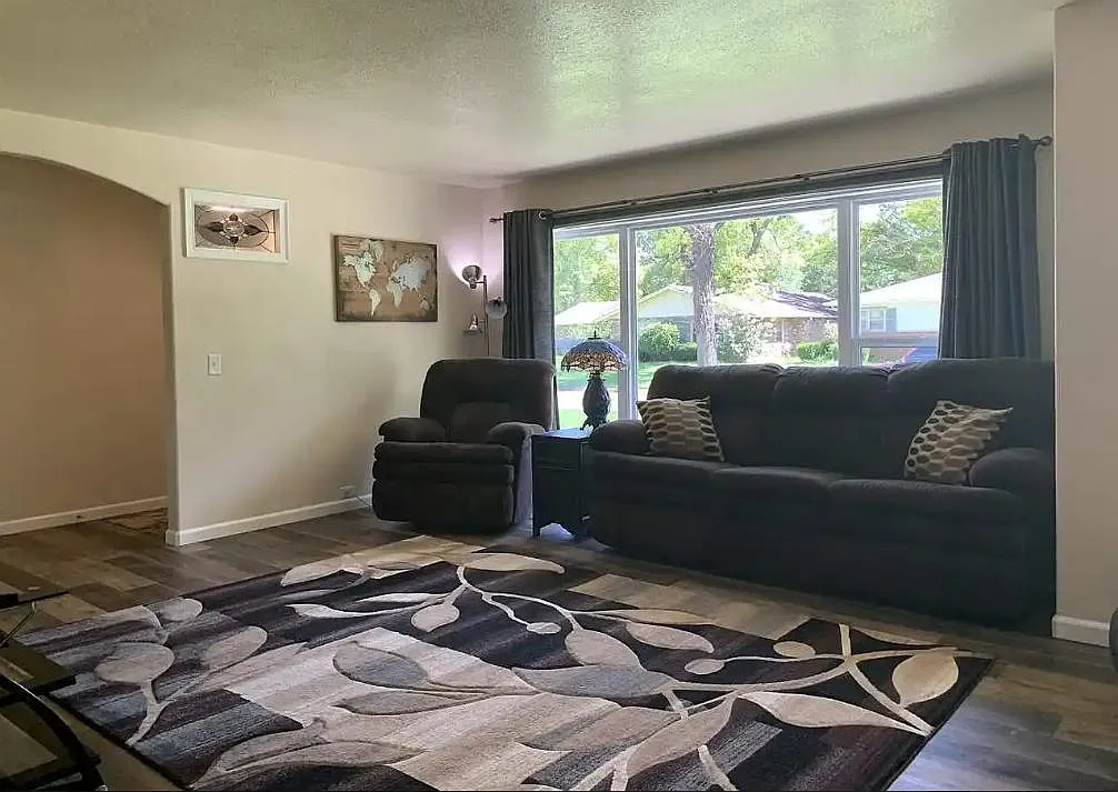 1806 Ramona Dr — Photo 4
