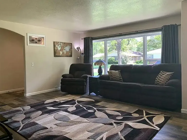 1806 Ramona Dr — Photo 4