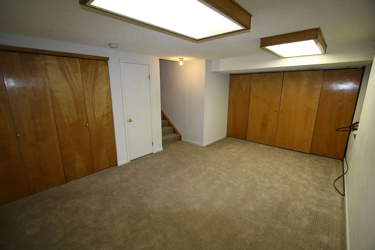 Building Photo - 10524 Dexter Dr