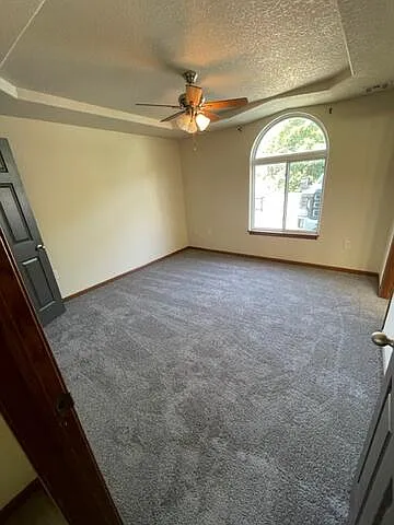 3 bed, 968 sqft, $995 — Photo 2