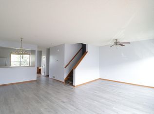 7860 Old Carriage Ct, Shakopee, MN 55379