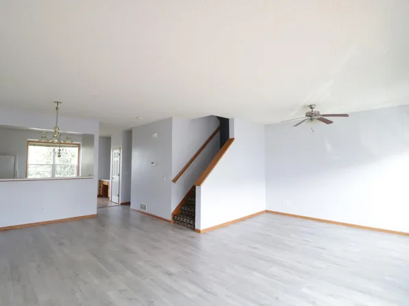 7860 Old Carriage Ct, Shakopee, MN 55379