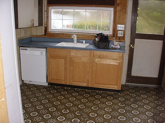 5th image of 330 2nd St SE