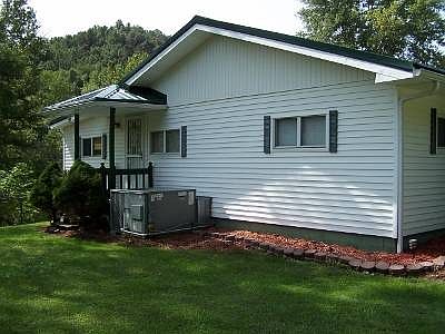 3rd image of 3670 E Little Kanawha Hwy