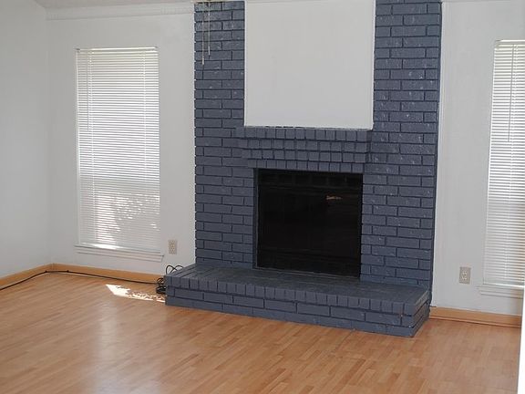 3rd image of 1123 Hemlock Dr