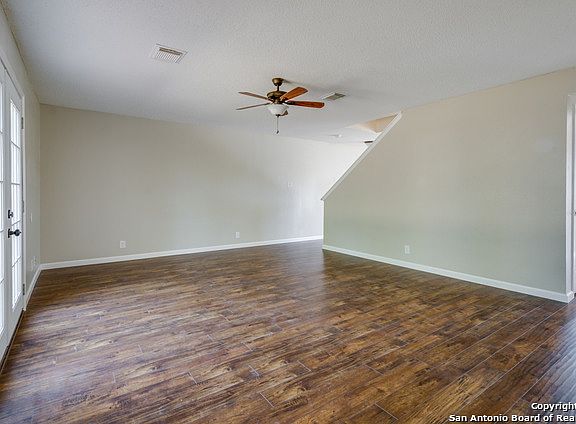 3rd image of 463 Stone Gate Dr