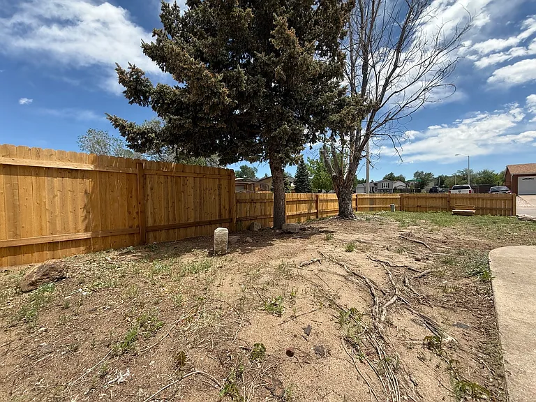 4770 Newton Dr — Photo 35