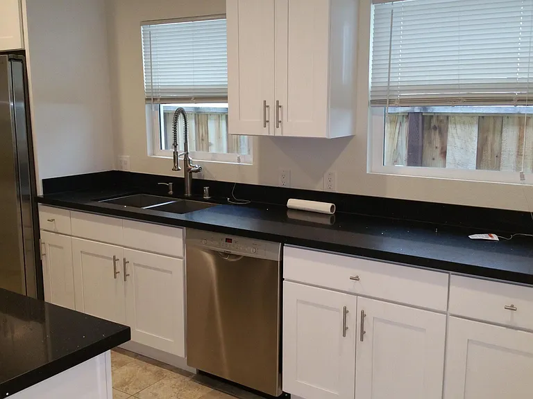 482A View St — Photo 10