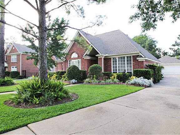 3rd image of 1907 Cloverfield Dr
