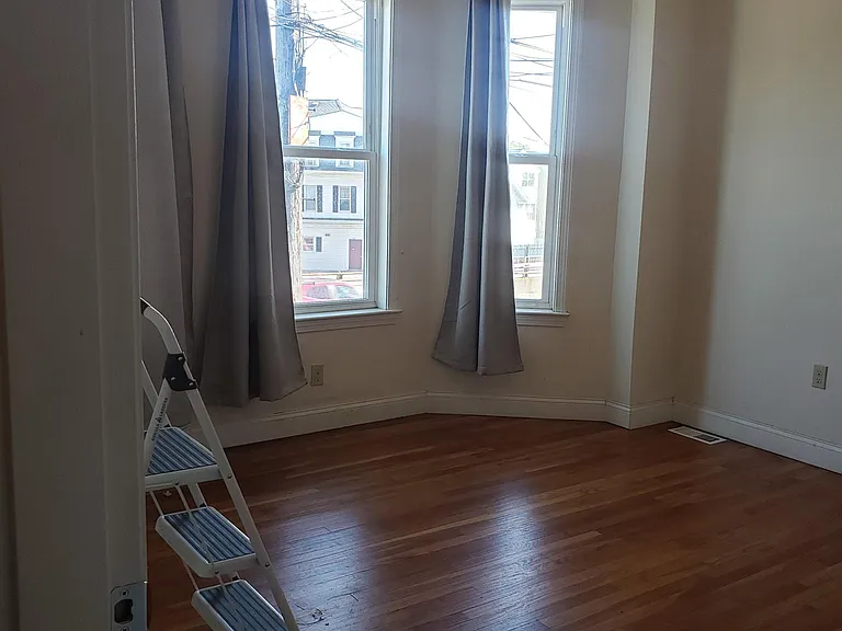 416 McGrath Hwy — Photo 6