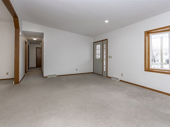 5th image of 100 Anton Dr