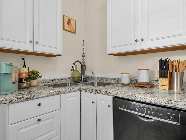 174 Reinhard Ave — Photo 10