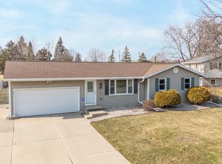 1456 Circle Dr, Menasha, WI 54952