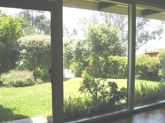 Living room orients outside