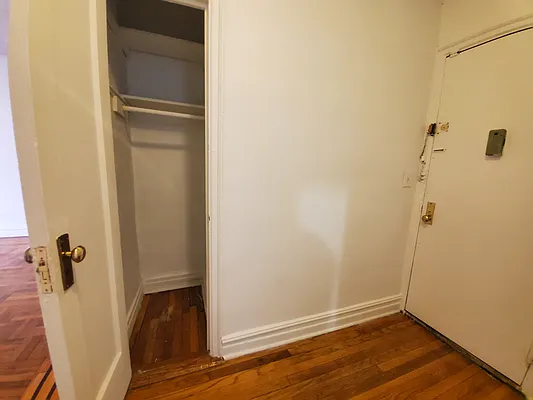 Rented by Lang Realty LLC | media 8