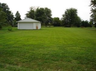 5664 Peyton Dr, Decatur, IL 62521