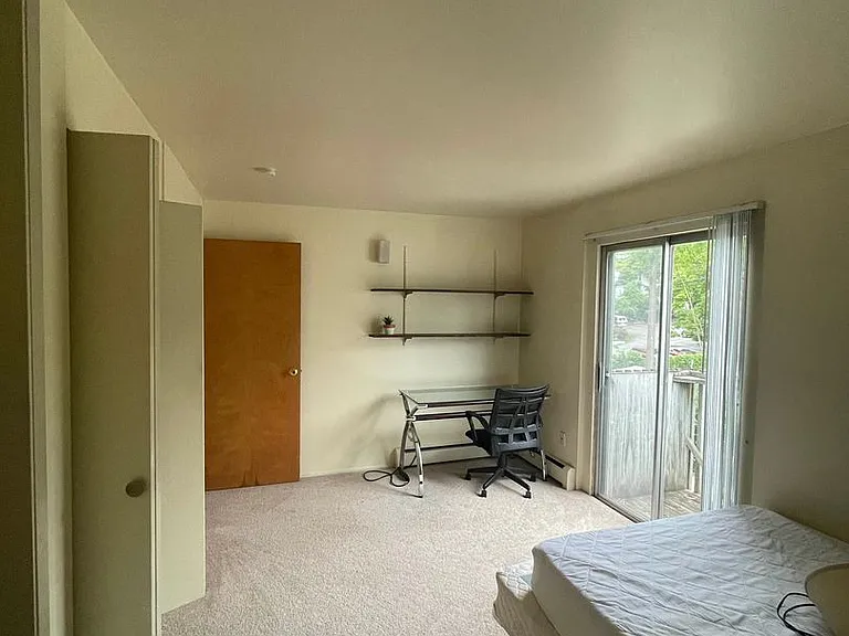 526 Linden St — Photo 27