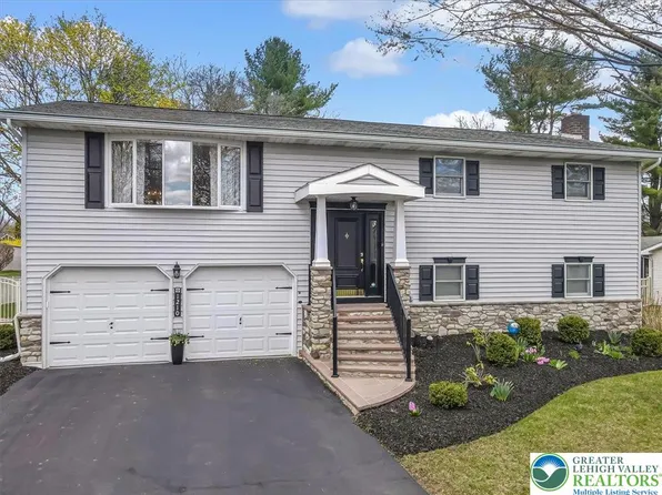 1210 Bluestone Dr, Bethlehem, PA 18017