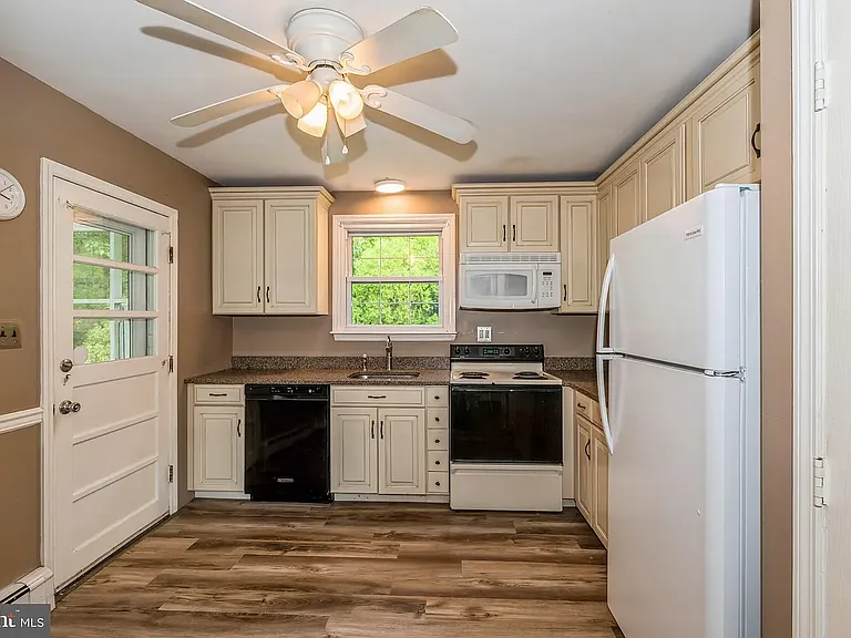 85 Dallas Ave — Photo 12