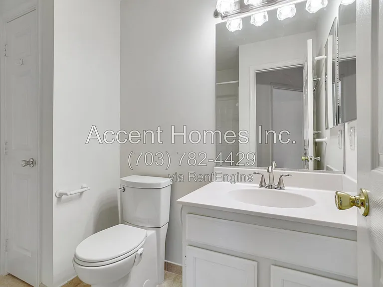 21217 Millwood Sq — Photo 40