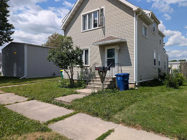 1212 S Chestnut Ave — Photo 2