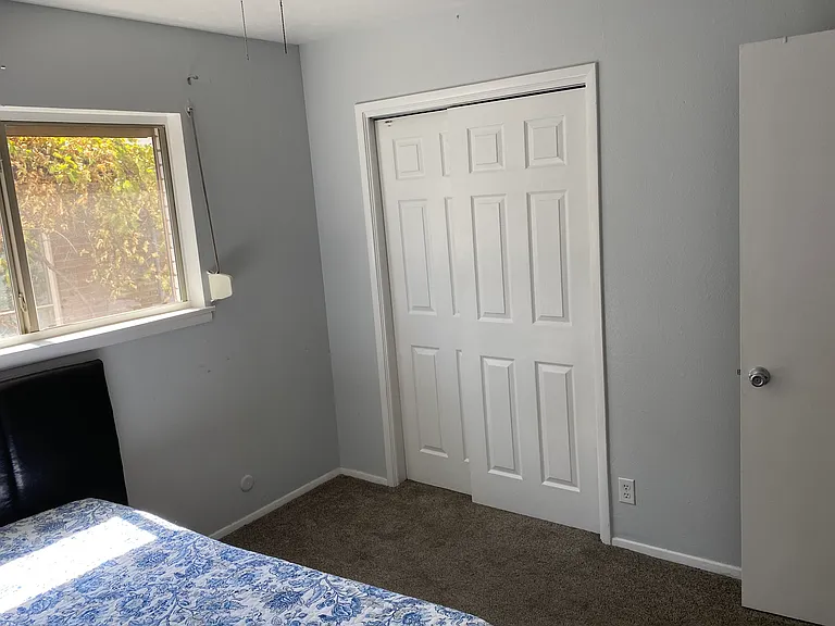Bastille Ave — Photo 34