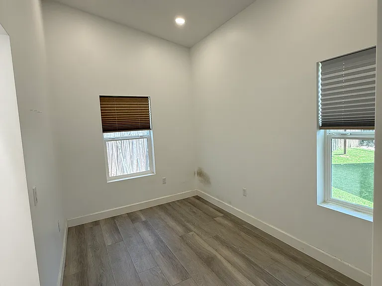 5827 Amaya Dr — Photo 14