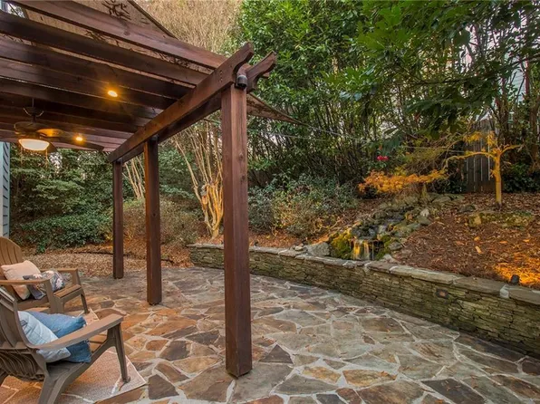 2810 Winter Rose Ct, Dunwoody, GA 30360