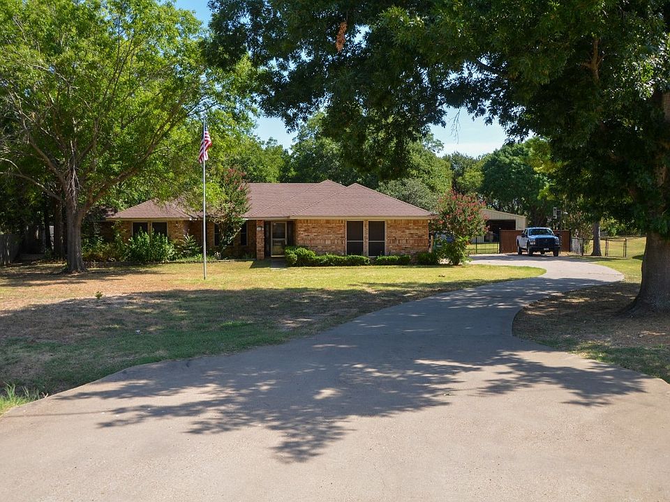 1st image of 415 Emerald Ct
