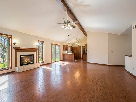 3rd image of 51222 Streamwood Dr