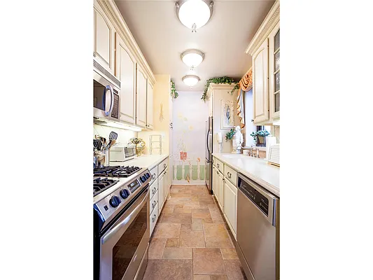 Sold by Douglas Elliman | media 14