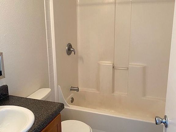 5th image of 325 N 21st St APT 3