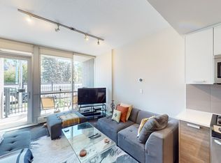 235 9a St NW #102, Calgary, AB T2N 4H7