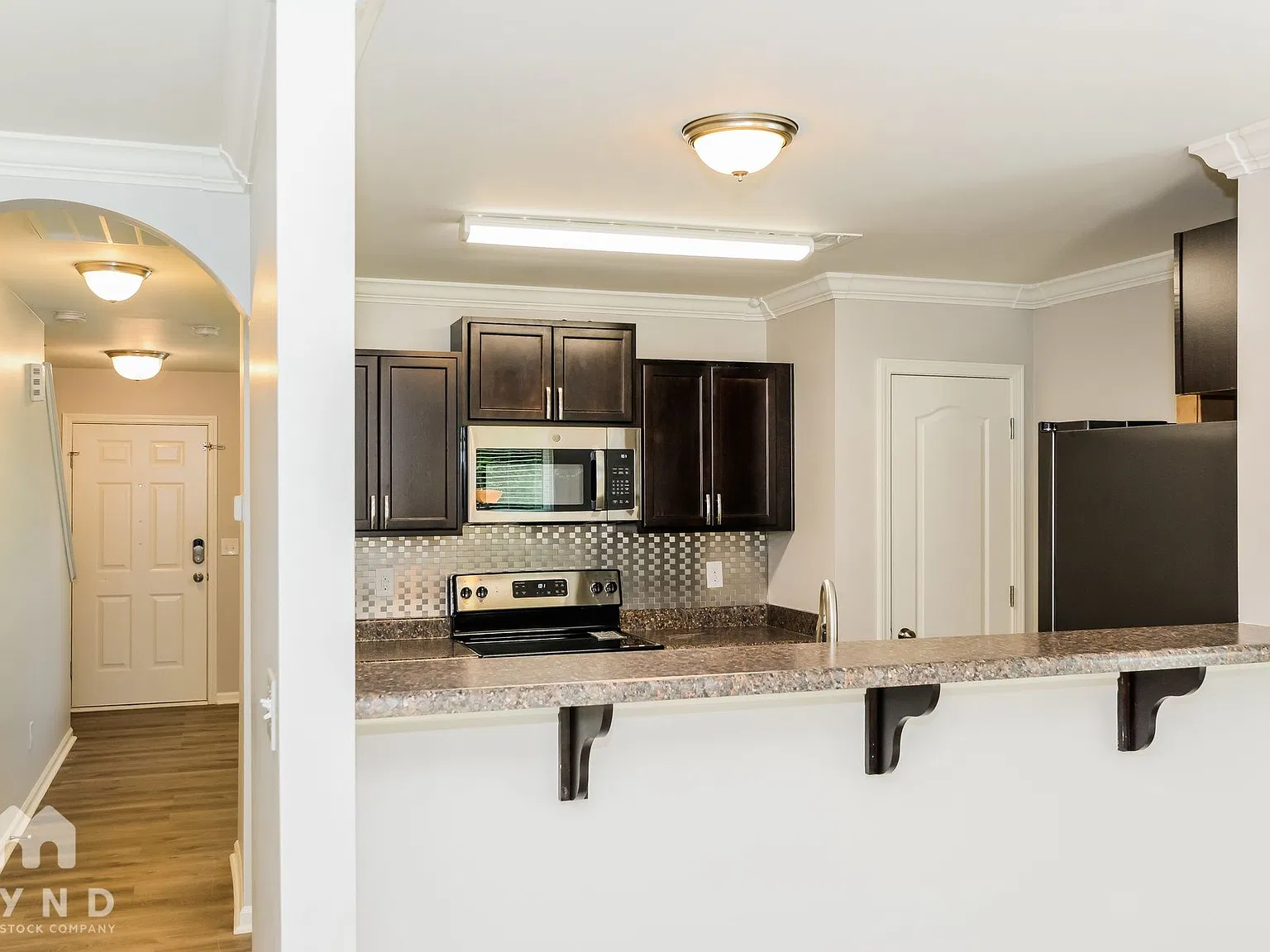 4 bed, 2.5 bath, 2040 sqft, $2,105 — Photo 2