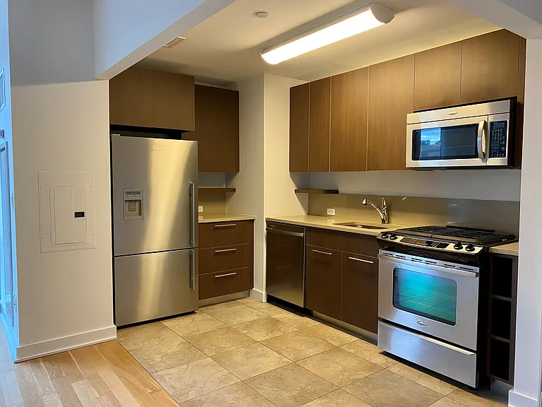 885 6th Ave #23A — Photo 7