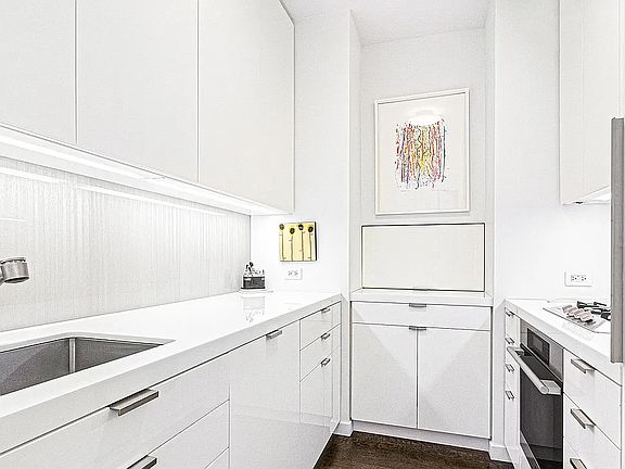3rd image of 200 E 69th St #12N