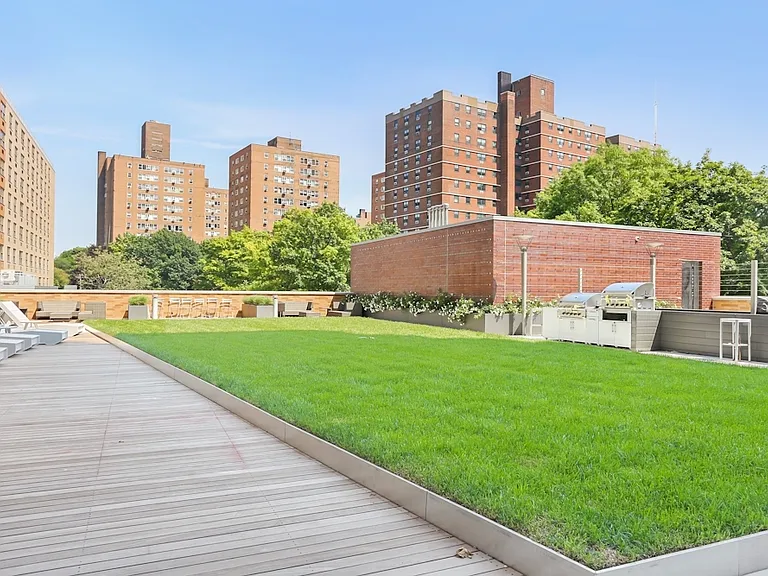 180 Myrtle Ave #2V — Photo 16