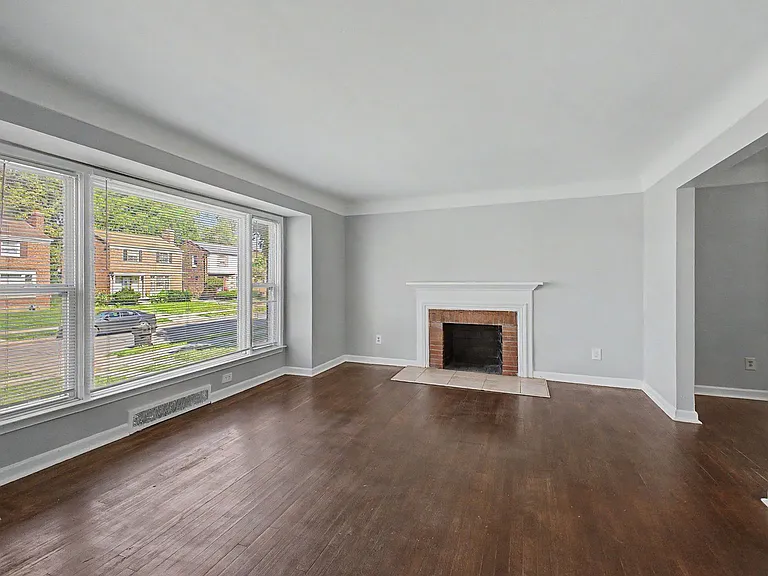 15712 Vaughan St — Photo 23