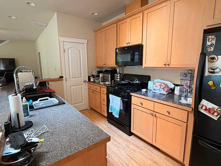 1430 Blaine Ave — Photo 5
