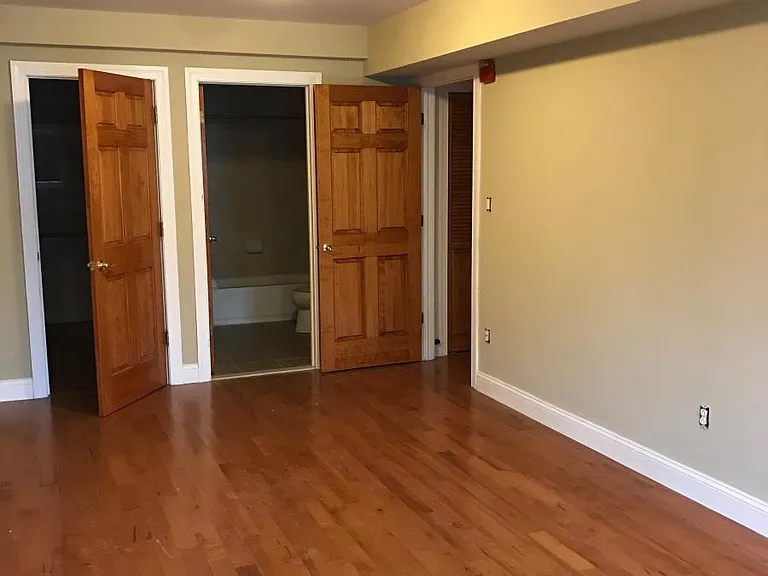 2028 Fairmount Ave #2R — Photo 5