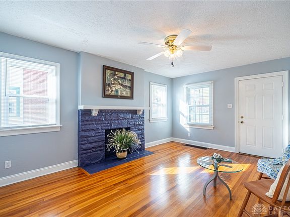 3rd image of 1636 Rosemont Blvd