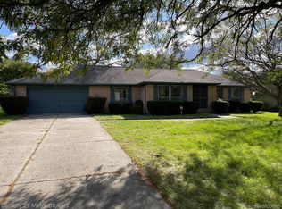 5201 Scenicvue Dr, Flint, MI 48532