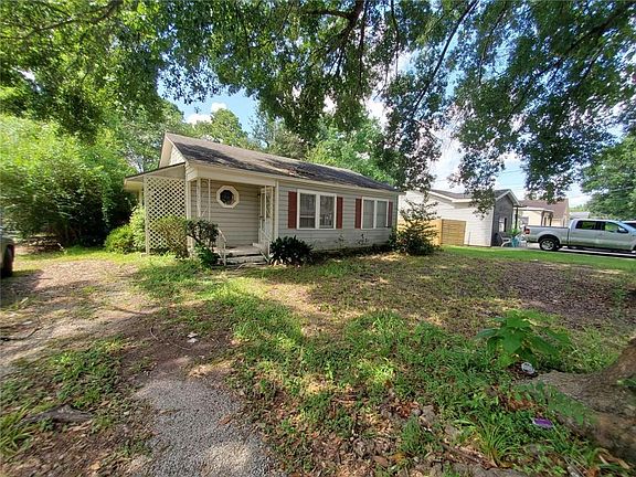 2nd image of 104 Sharon St