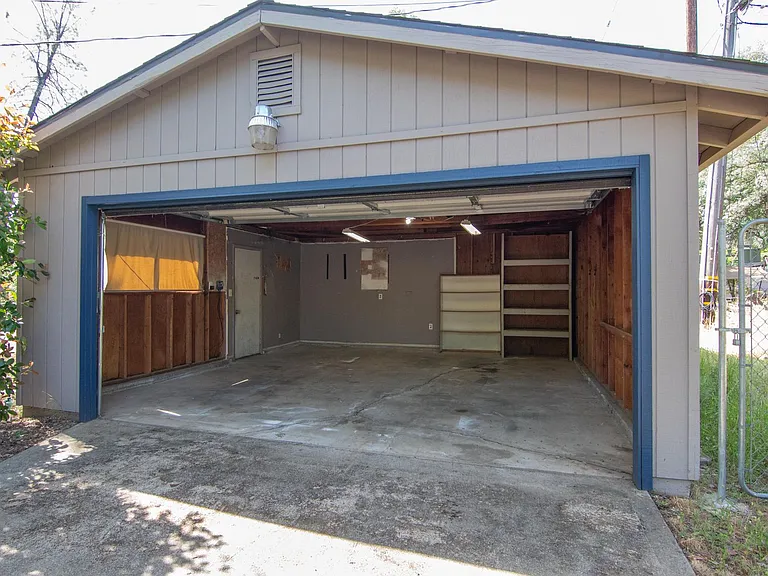 18623 Oasis Rd — Photo 2