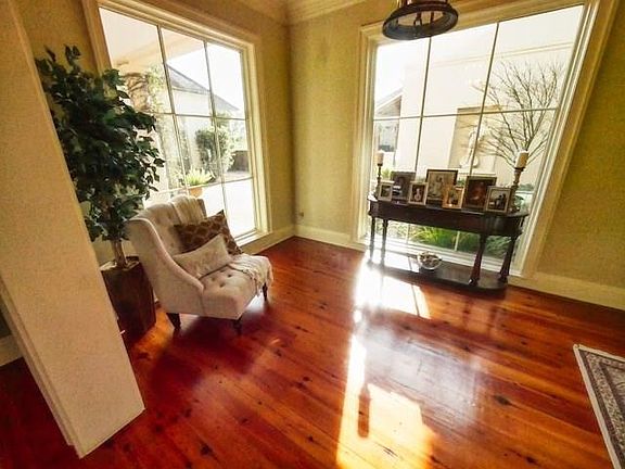 3rd image of 25 Fairway Oaks Dr