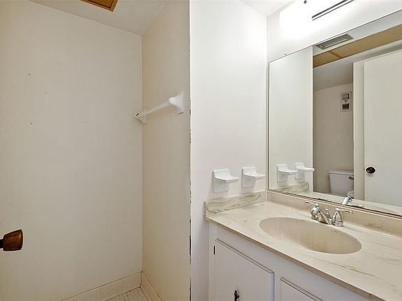 5th image of 4908 38th Way S APT 402