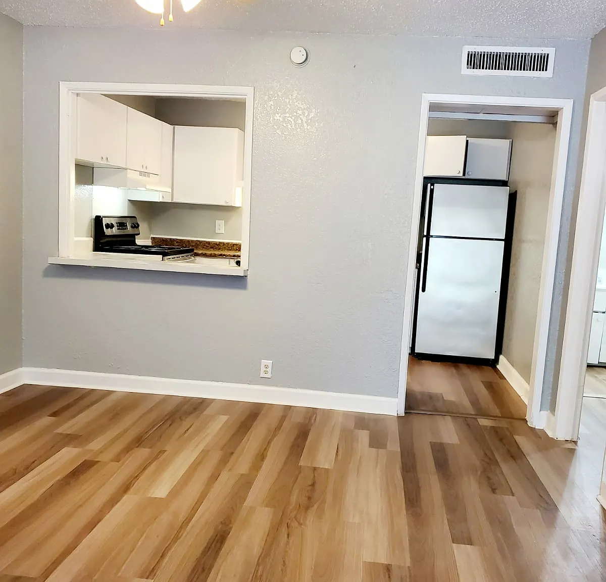 El Rancho Escondido Apartments — Photo 2