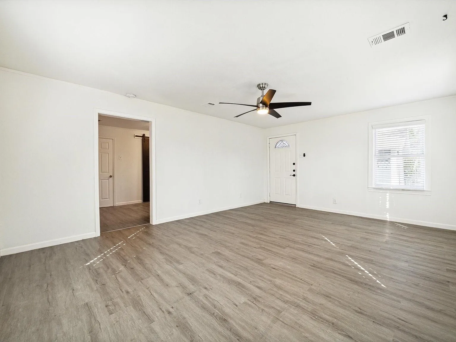 1 bed, 1.0 bath, 750 sqft, $1,250 — Photo 2