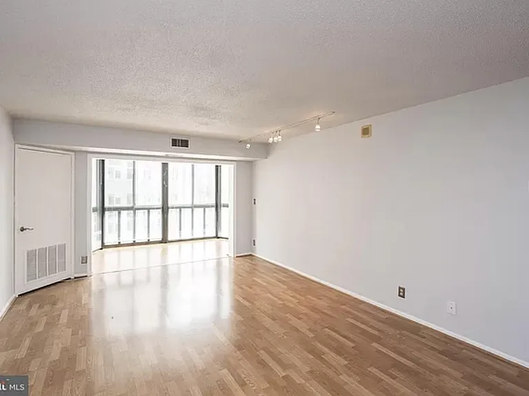 900 N Stafford St #905 — Photo 21
